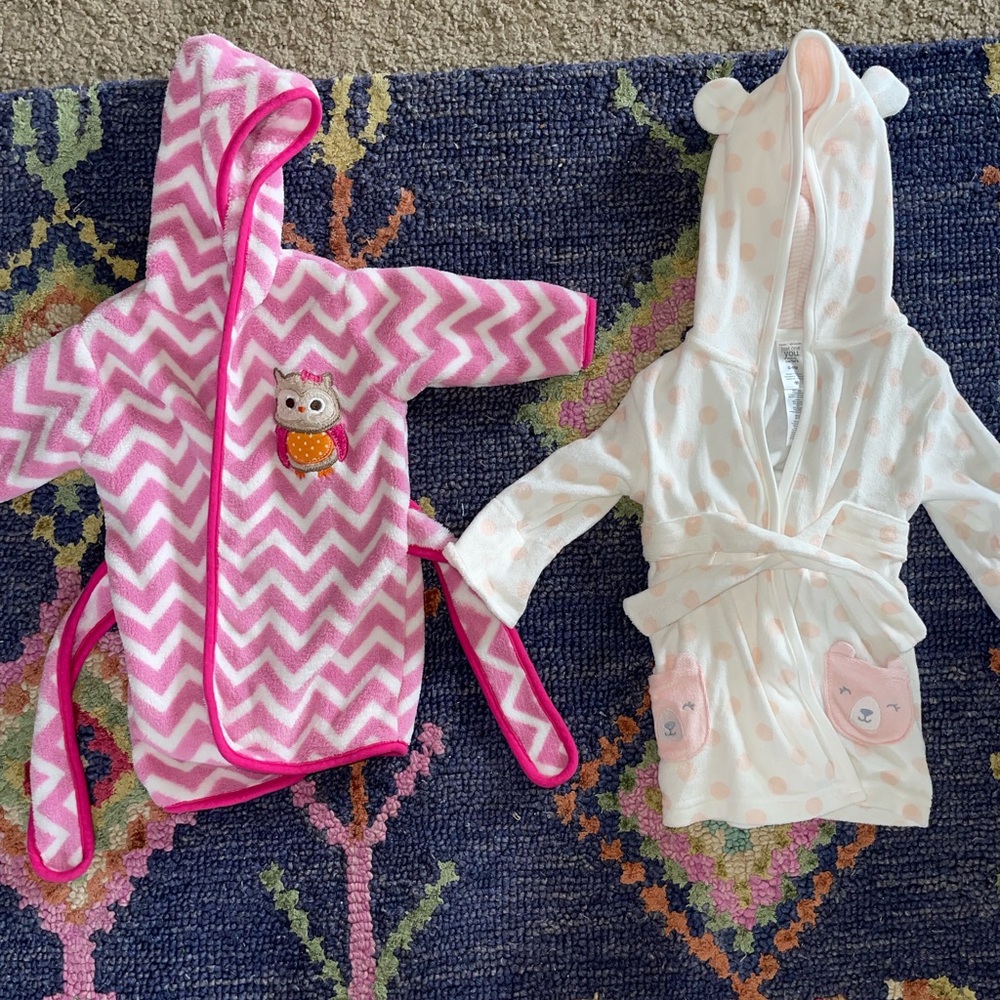 Baby girl robes barely worn in great condition